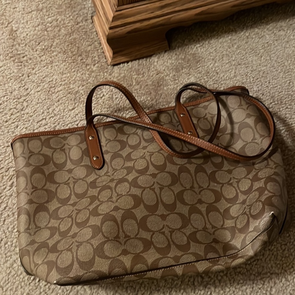 EUC Coach tote. - Picture 5 of 5